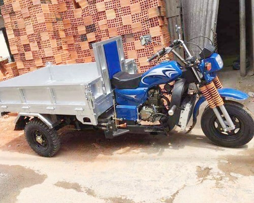 Xe 3 bác chở hàng